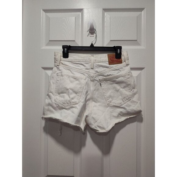 Levi's‎ High Waisted Mom Shorts Relaxed Women’s W29 White MSRP $50 Pristine - Picture 2 of 10